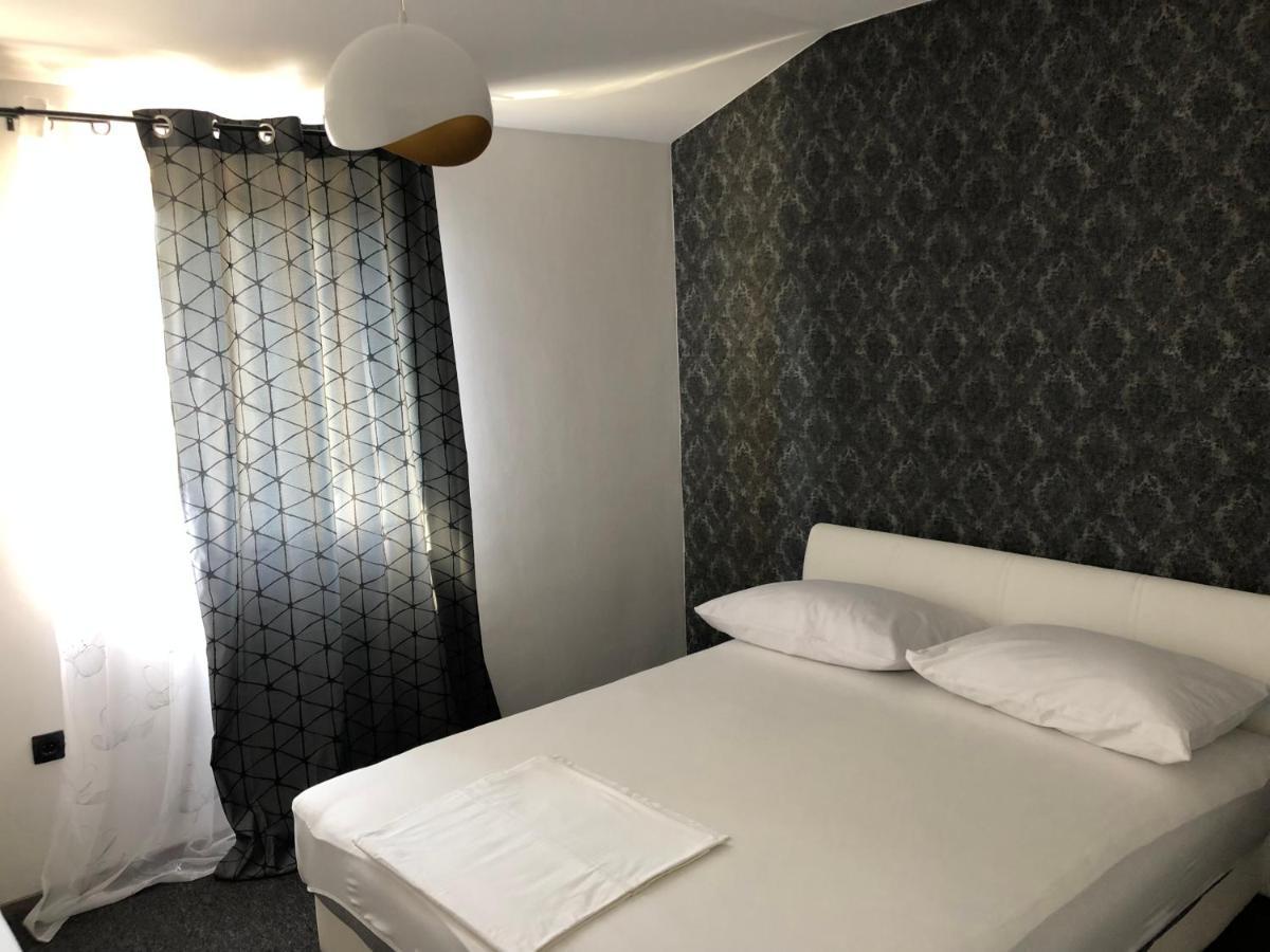Apartmani Bm 비오그라드나모루 외부 사진