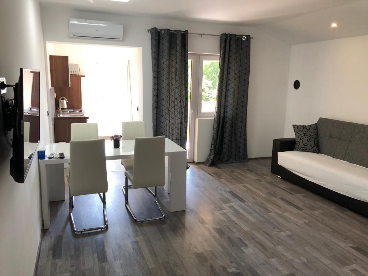 Apartmani Bm 비오그라드나모루 외부 사진